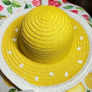 Yellow and White Polka Dot {Youth} Sun Hat 👒
{NEW wTAGS}